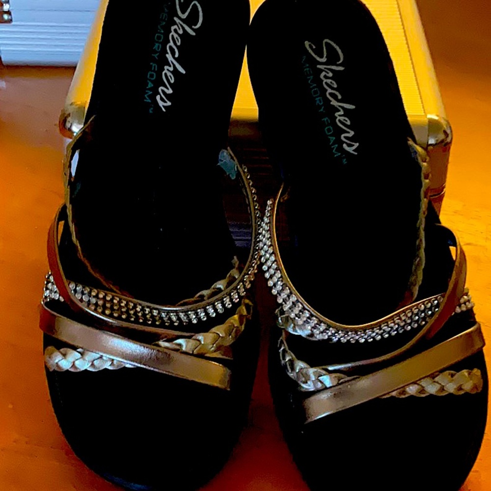 Cute silver Skechers